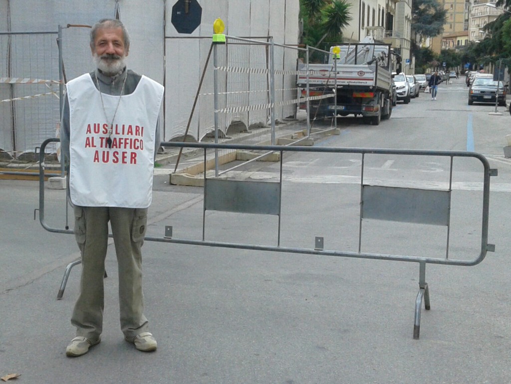 14_piccoli eroi per attraversare la strada